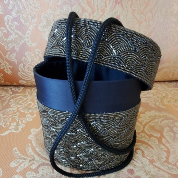 Handbags - PRICE BREAK! Sequin oval box/bucket purse